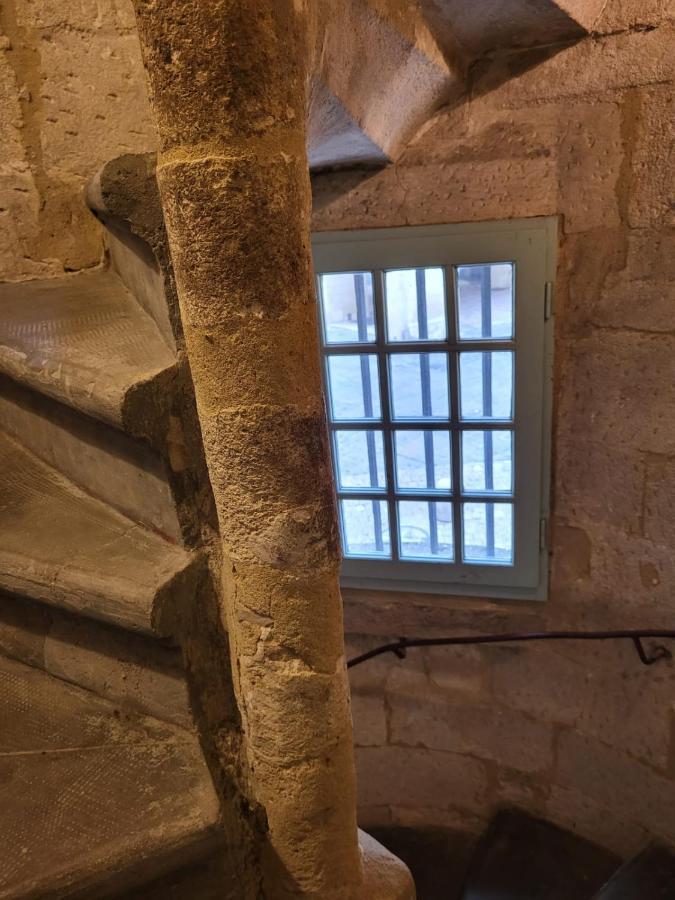 Uzes, Au Coeur Du Centre Medieval Le Logis Du Consul Un Bien D'Exception Du Xvieme Siecle Exterior foto